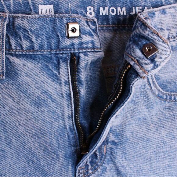 GAP Kids Mom Jeans in Light Wash Girls Size 8 - Picture 3 of 11